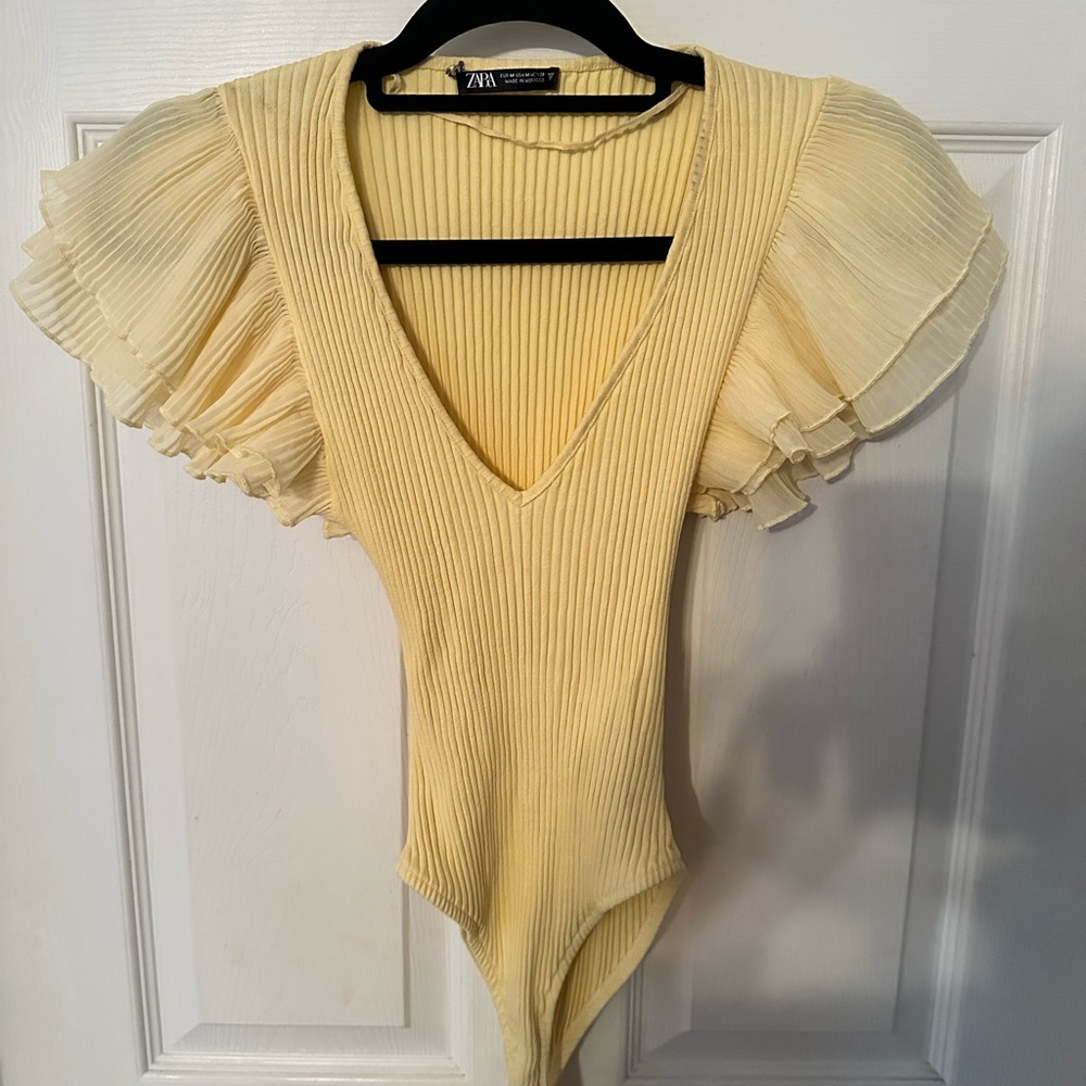Zara Yellow Ribbed Bodysuit with Flutter sleeves size medium